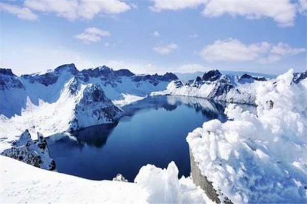 中国十大夏季旅游胜地：九寨沟美轮美奂，第一皇帝也待过插图8