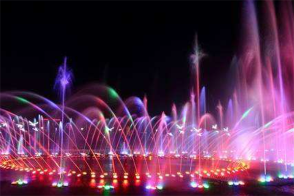 南昌十大免费景点：秋水广场上榜，第十是著名风景湖插图4