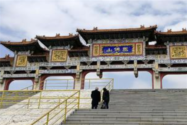 鞍山十大风景名胜排行榜:玉佛山上榜,第八是陨石坑插图6 鞍山十大风景名胜排行榜:玉佛山上榜,第八是陨石坑插图6