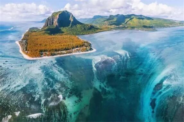 世界十大奇观美景 下龙湾上榜，伊瓜苏瀑布是魔鬼的喉咙插图